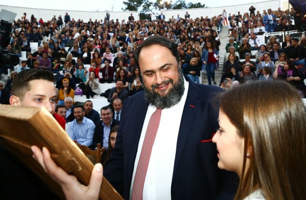 Βραβεύτηκε από τον Μητροπολίτη Πειραιώς ο Βαγγέλης Μαρινάκης (photos)