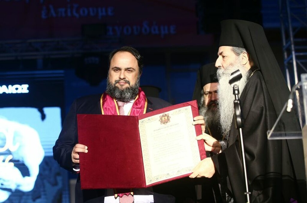 Βραβεύτηκε από τον Μητροπολίτη Πειραιώς ο Βαγγέλης Μαρινάκης (photos)