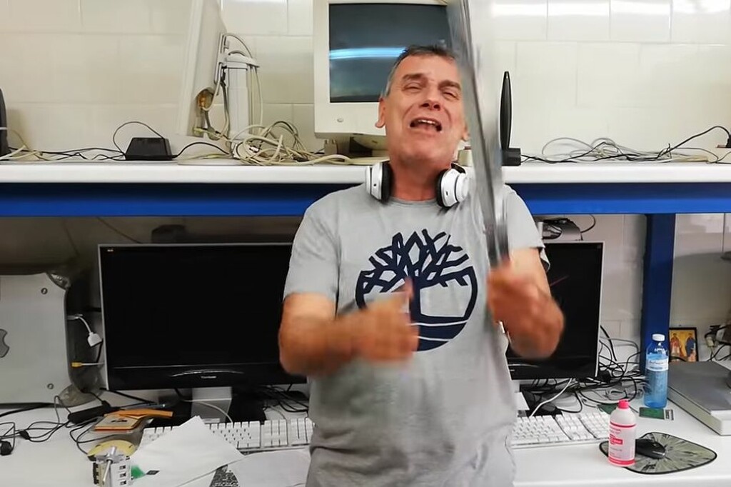 Δεν πίστευε τη νέα αποτυχία της αγαπημένης του «Μαύρης Θύελλας»