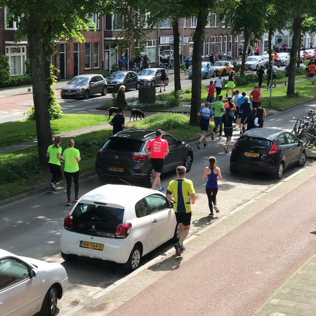 Μυθικό σκηνικό με δρομείς να… χάνουν τον δρόμο σε Μαραθώνιο (photos)