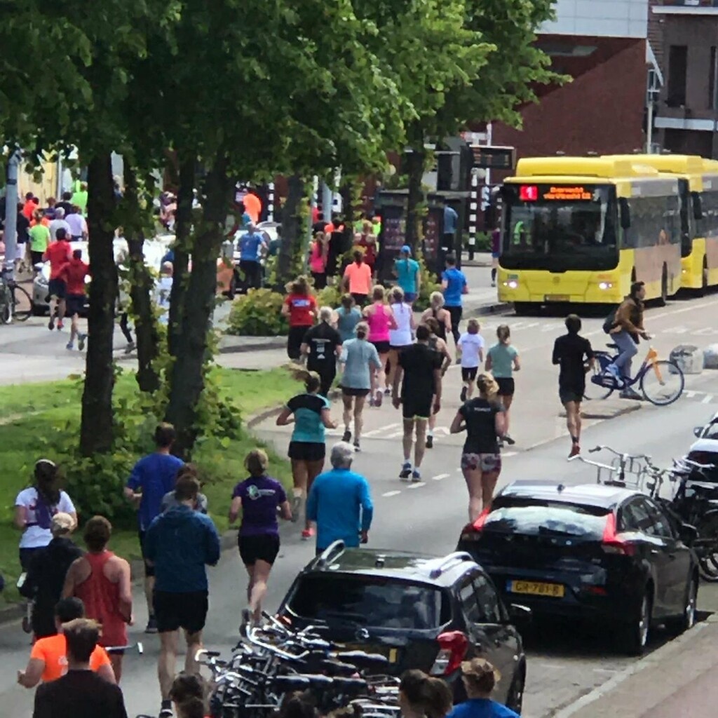 Μυθικό σκηνικό με δρομείς να… χάνουν τον δρόμο σε Μαραθώνιο (photos)