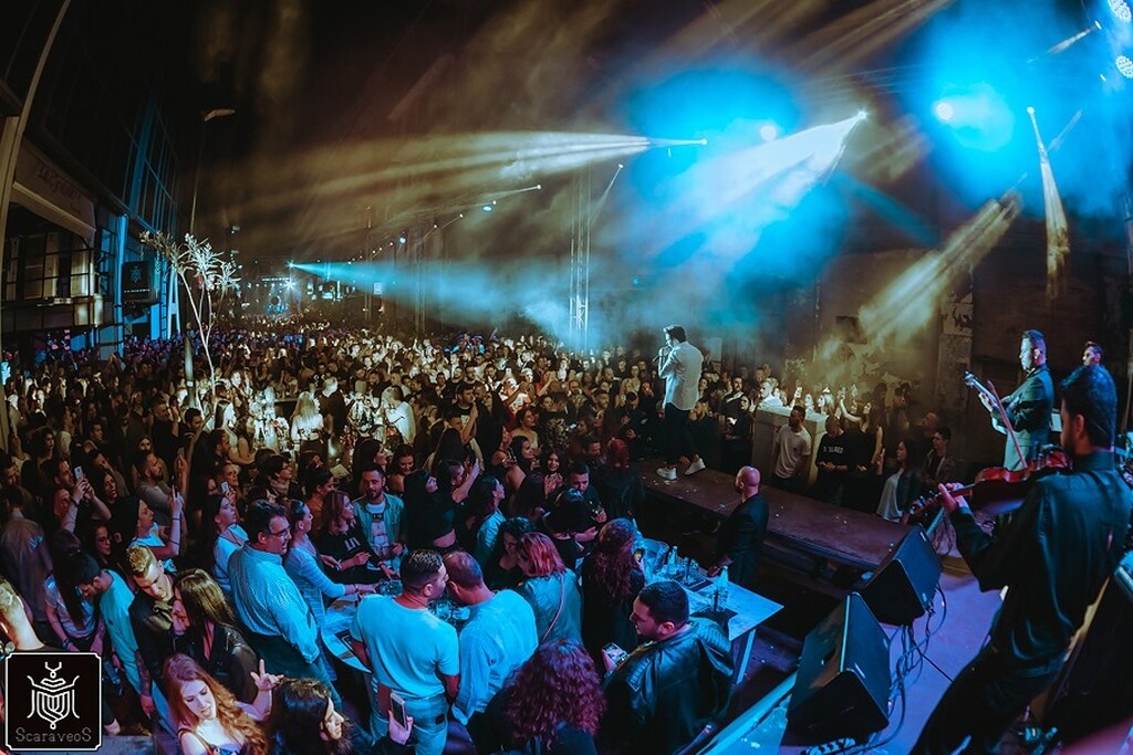 «Βούλιαξε» τον Πειραιά ο Stan για χάρη του Scaraveos