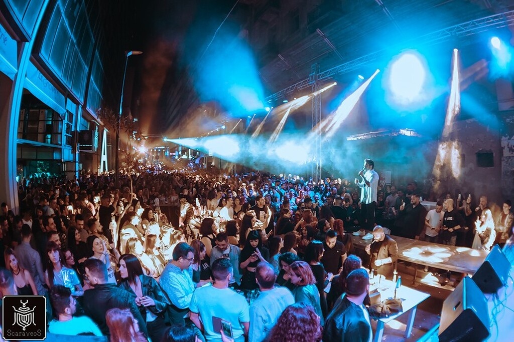 «Βούλιαξε» τον Πειραιά ο Stan για χάρη του Scaraveos