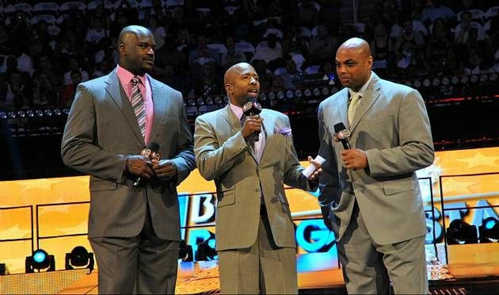 NBA: Οπαδός των Μπακς ο Σακίλ (video+photos)