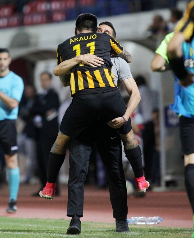 Ο Αραούχο για το ενδιαφέρον της ΑΕΚ και τον Χιμένεθ