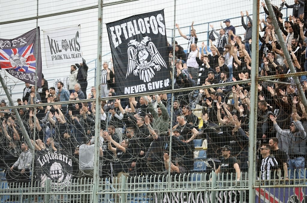 Πρόστιμα σε ΠΑΟΚ και ΑΕΚ