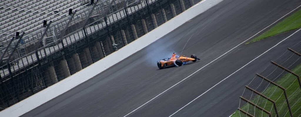 Τρομακτικό ατύχημα του Αλόνσο στους αγώνες Indy 500 (photos+video)