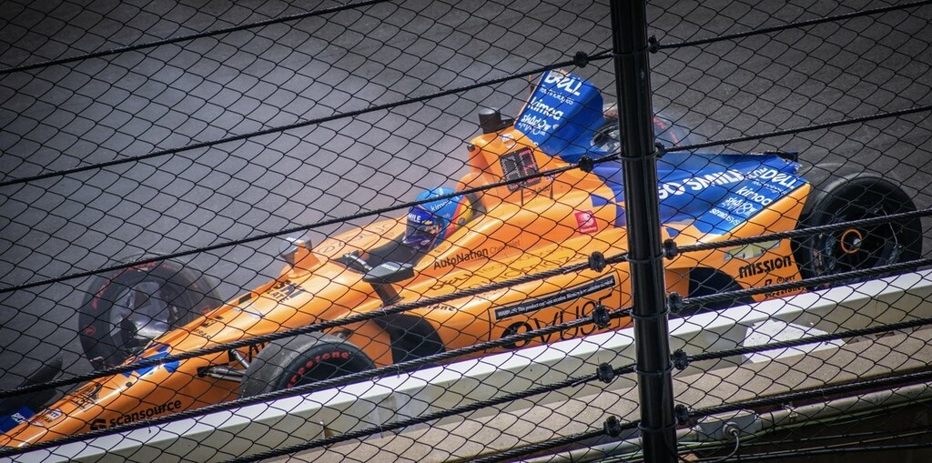 Τρομακτικό ατύχημα του Αλόνσο στους αγώνες Indy 500 (photos+video)