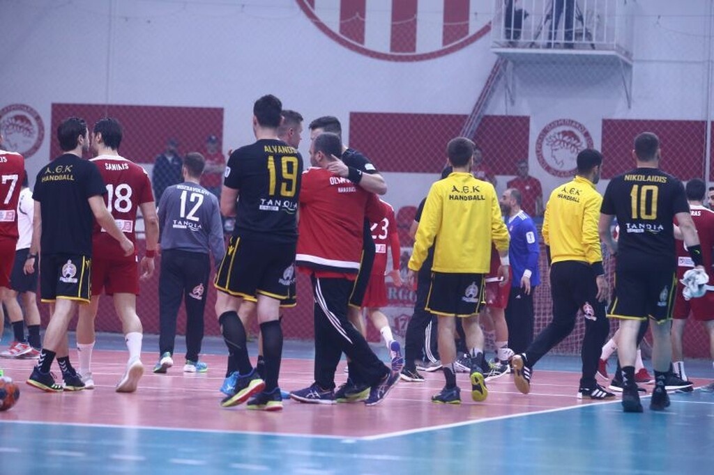 Προβάδισμα με… ένταση για Ολυμπιακό/Όμιλο Ξυνή κόντρα στην ΑΕΚ (photos+videos)