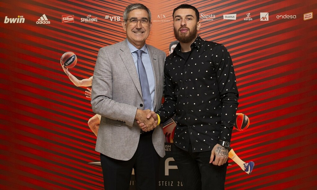 Euroleague: Βραβεύτηκε στο Final Four ο Μάικ Τζέιμς (video+photo)