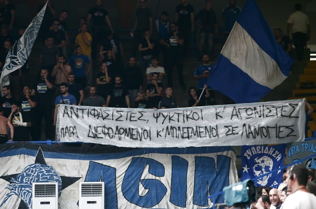 Πανό με... ψυκτικούς και πολιτικά μηνύματα στο Περιστέρι (photos)