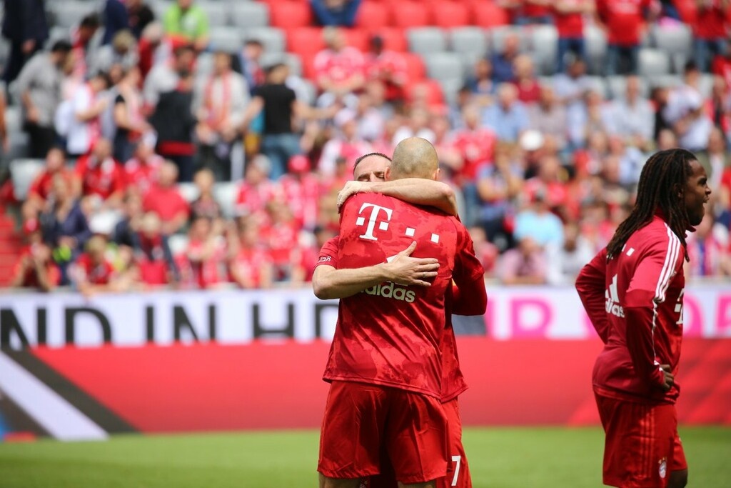 Μπάγερν Μονάχου: Συγκίνηση και αποθέωση στο αντίο των Ριμπερί, Ρόμπεν, Ραφίνια (photos+videos)