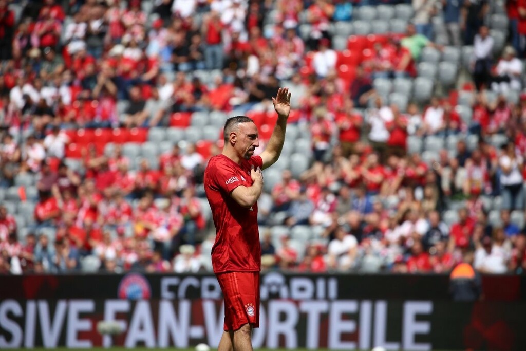 Μπάγερν Μονάχου: Συγκίνηση και αποθέωση στο αντίο των Ριμπερί, Ρόμπεν, Ραφίνια (photos+videos)