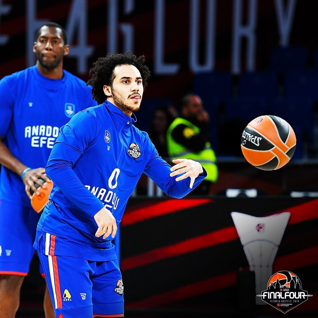 Αναντολού Εφές – ΤΣΣΚΑ Μόσχας: Οι πρώτες εικόνες του τελικού της Euroleague (photos+videos)