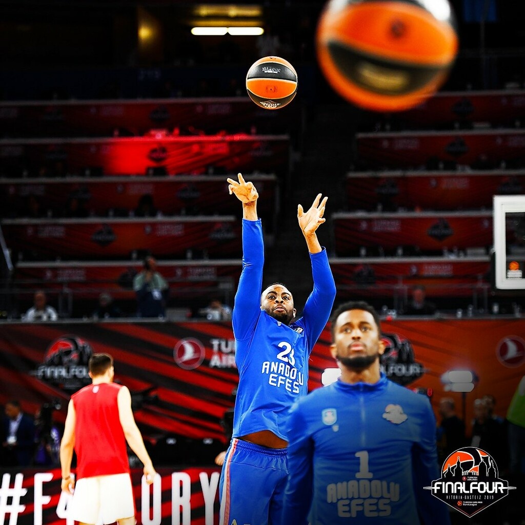 Αναντολού Εφές – ΤΣΣΚΑ Μόσχας: Οι πρώτες εικόνες του τελικού της Euroleague (photos+videos)