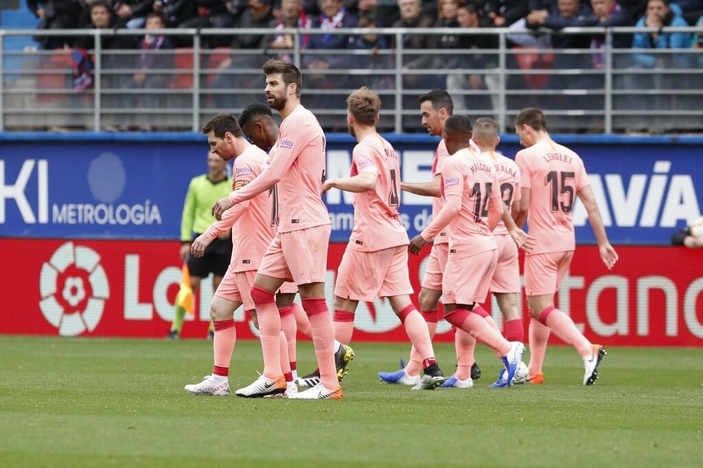 Ένα απίθανο γκολ δέχθηκε η Μπαρτσελόνα στον αγώνα με την Εϊμπάρ...