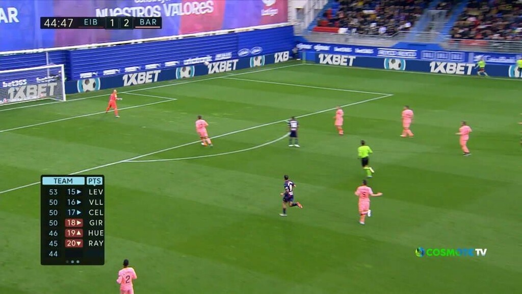 Με μια τρομερή λόμπα από το σημείο που βλέπετε, ένας πρώην παίκτης του Αστέρα Τρίπολης πλήγωσε τους Καταλανούς...