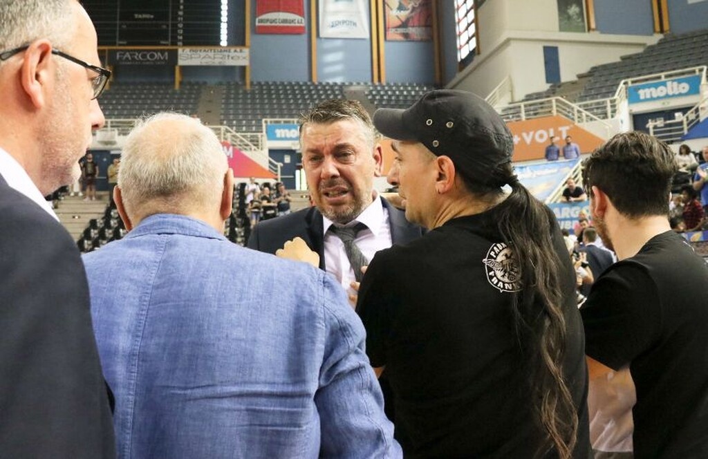 Συγκλονιστικό «αντίο» με δάκρυα στην Πυλαία για τον ΠΑΟΚ (photos)