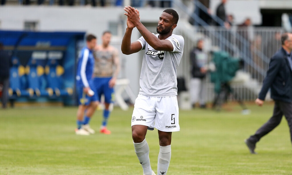 Τραμπζονσπόρ για Βαρέλα