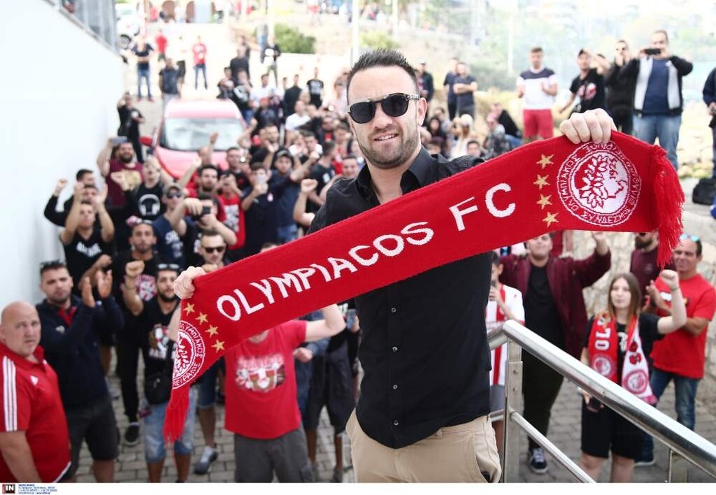 Ολυμπιακός: Θερμή υποδοχή στον Βαλμπουενά (photos)