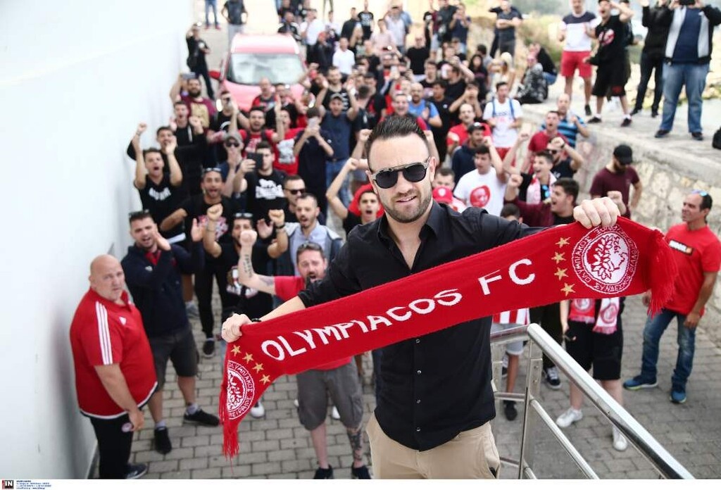 Ολυμπιακός: Θερμή υποδοχή στον Βαλμπουενά (photos)