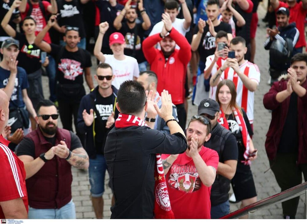 Ολυμπιακός: Θερμή υποδοχή στον Βαλμπουενά (photos)