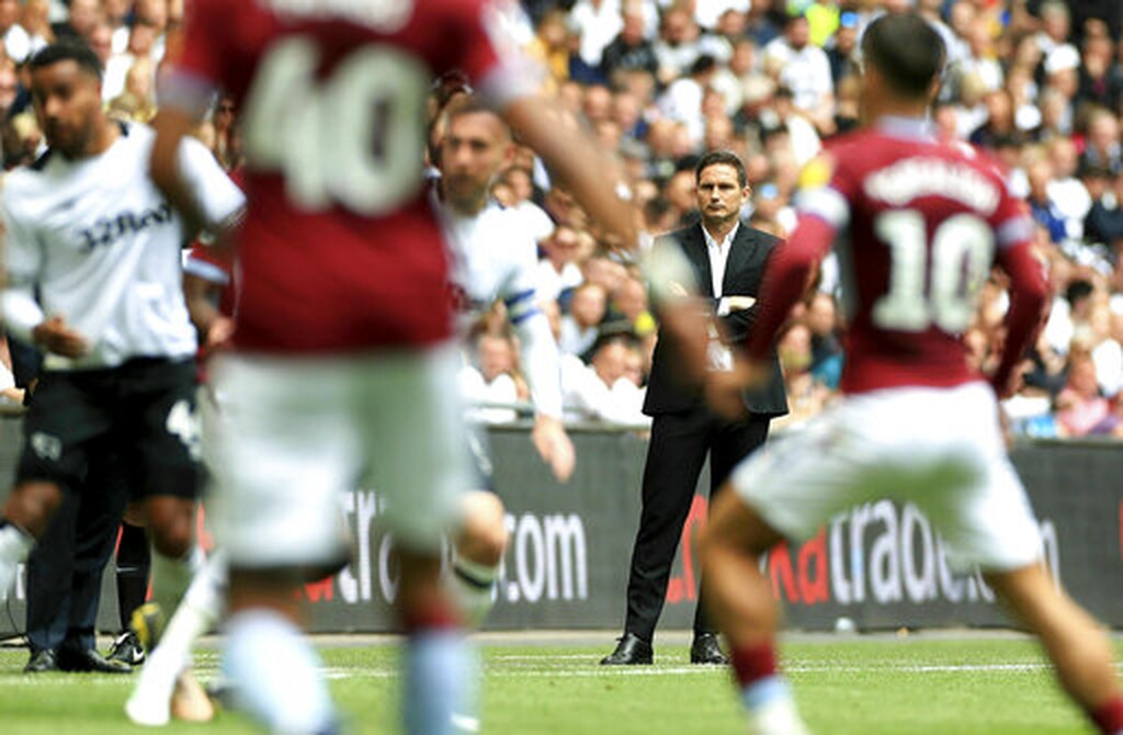 Επέστρεψε στην Premier League η Άστον Βίλα (photos)