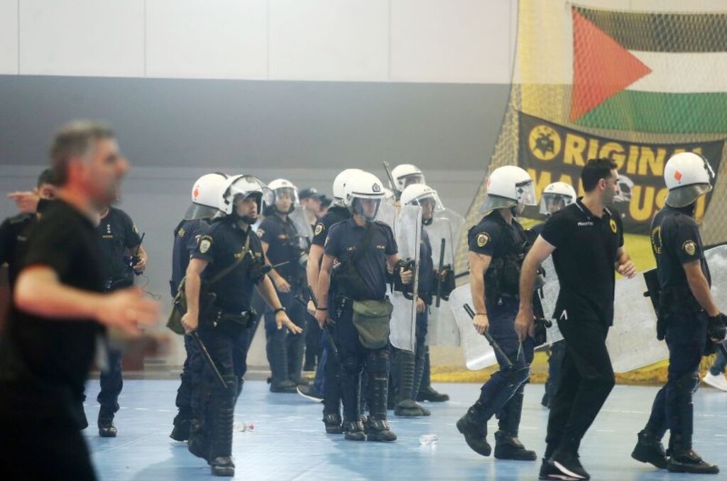 «Ντου» και διακοπή στο ΑΕΚ - Ολυμπιακός! (photos+video)