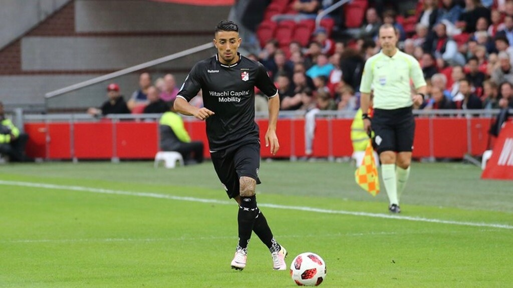 Ο τουρκικής καταγωγής, Ολλανδός αριστερός μπακ, πέρσι είχε 34 ματς, 4 γκολ κι 7 ασίστ και απασχολεί τον Ολυμπιακό αλλά και τη Νότιγχαμ...