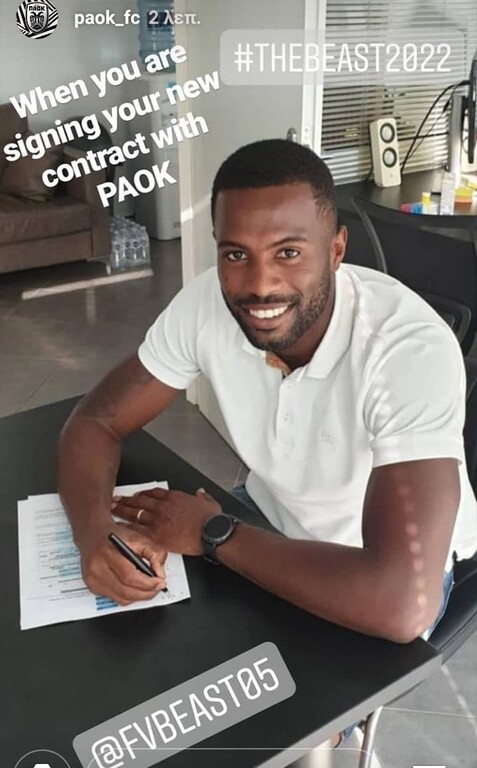 Και όταν υπέγραψε το νέο συμβόλαιο δεν έκρυψε τη χαρά του...