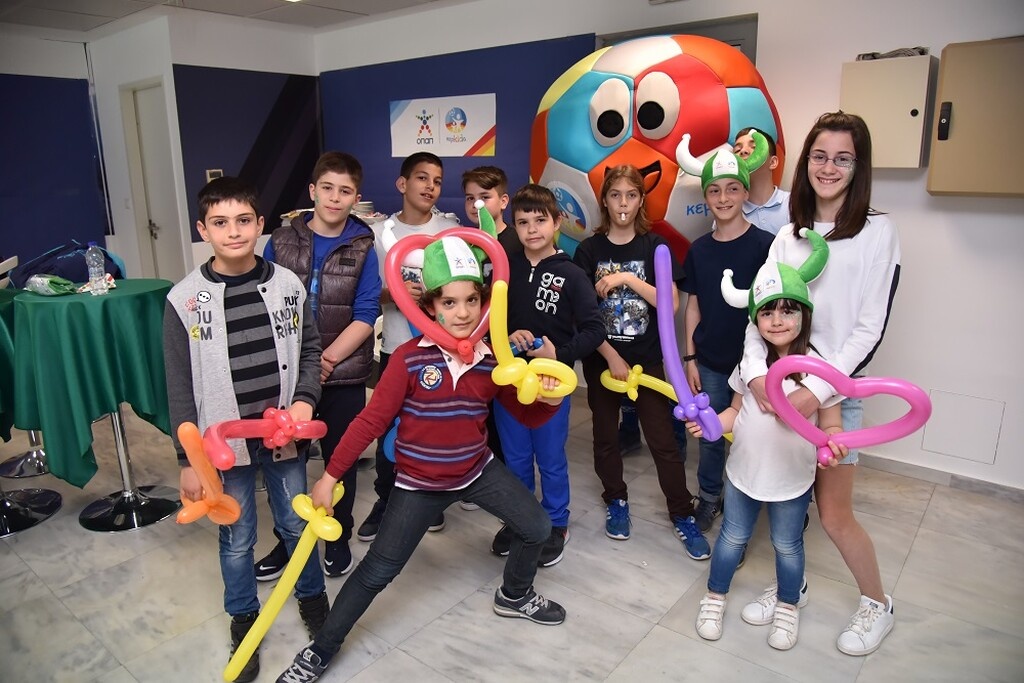 Οι μικροί φίλοι της  «Κερkidα ΟΠΑΠ» σβήνουν κεράκια στο γήπεδο