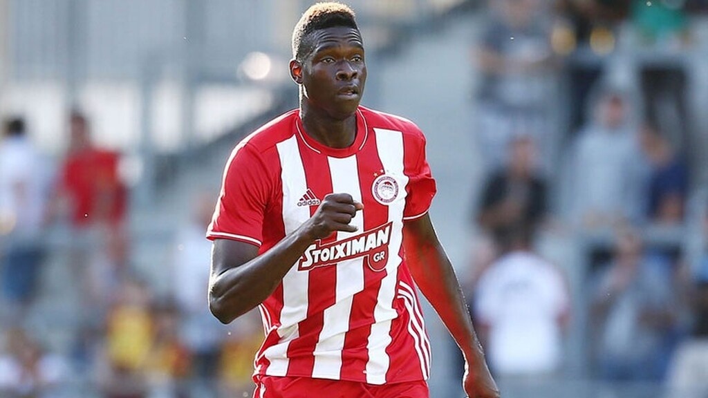 Η νέα πρόταση του Ολυμπιακού τον καλύπτει απόλυτα, αλλά ο μάνατζέρ του τον έχει πείσει να περιμένει για κάτι καλύτερο από το εξωτερικό