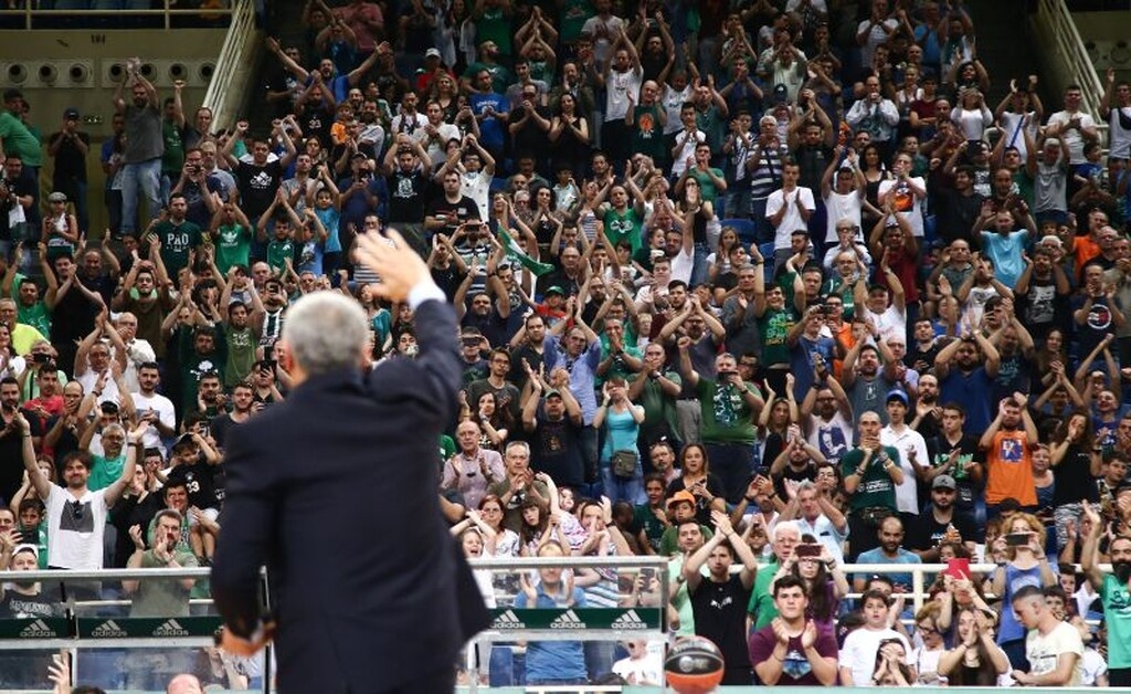 Ο κόσμος αποθέωσε τον Πεδουλάκη...