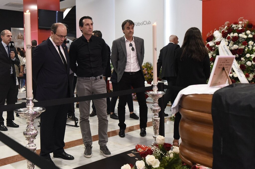 Η Σεβίλλη αποχαιρετά τον Χοσέ Αντόνιο Ρέγες (photos+videos)