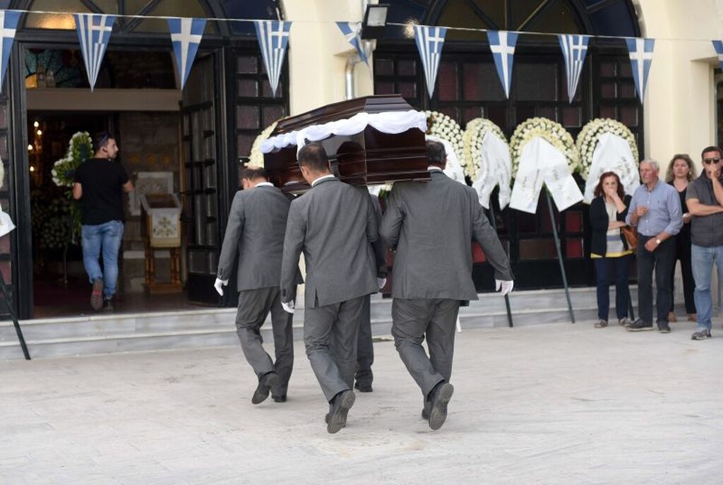 Γιώργος Ξενίδης: «Ράγισαν καρδιές» στην κηδεία (photos)