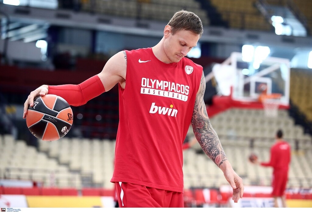 Η Χίμκι απέκτησε ως δανεικό τον Γιάνις Τίμα από τον Ολυμπιακό