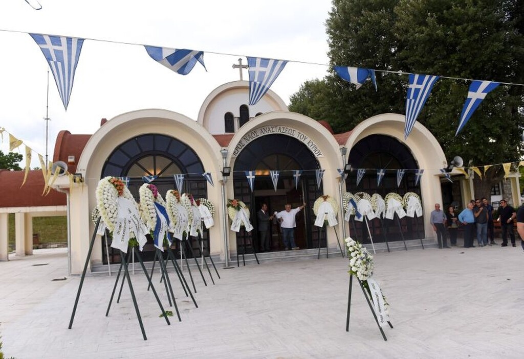 Γιώργος Ξενίδης: «Ράγισαν καρδιές» στην κηδεία (photos)