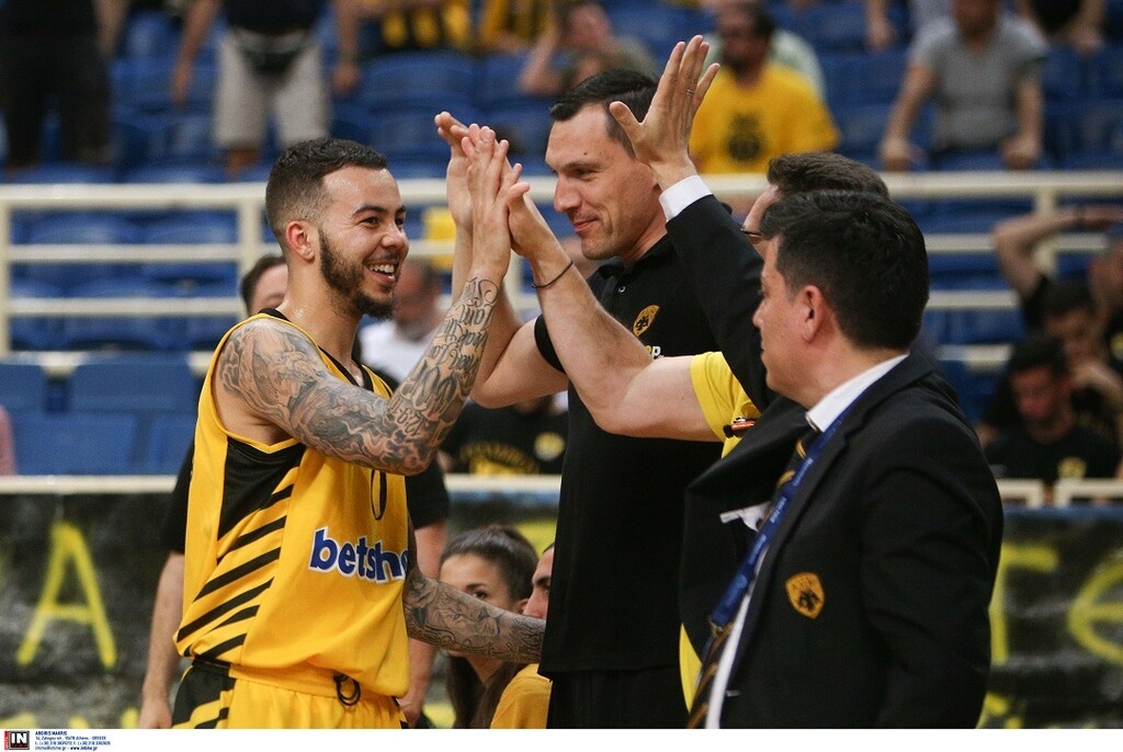 New... York, «μεταμορφωμένη» ΑΕΚ! (video+photos)