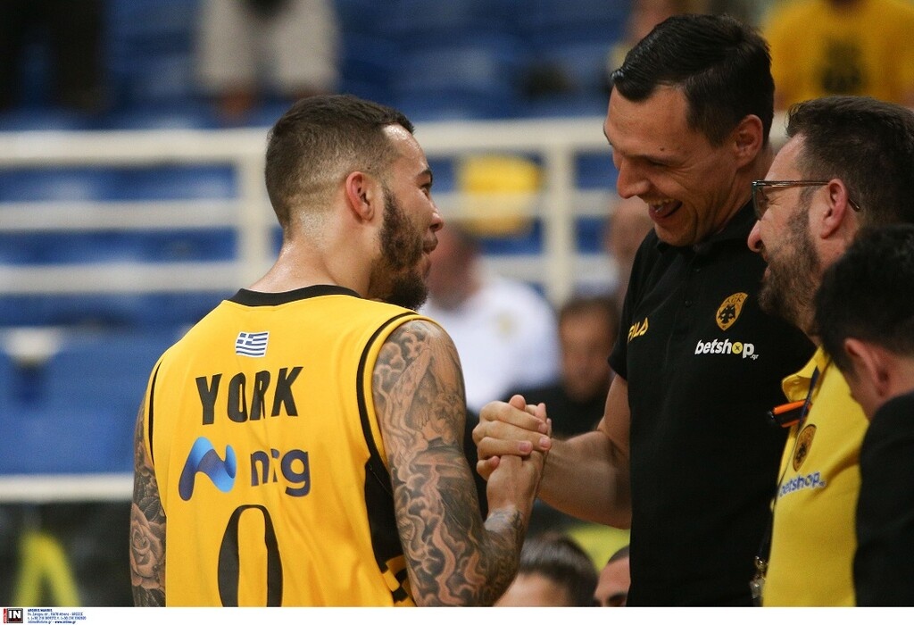 New... York, «μεταμορφωμένη» ΑΕΚ! (video+photos)