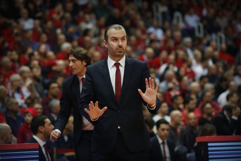 Η Ντιναμό Σάσαρι «σκούπισε» με 3-0 (με δύο νίκες στο Μιλάνο) τους πρωταθλητές Ιταλίας κι ο Σιμόνε Πιανιτζιάνι βρίσκεται στην πόρτα της εξόδου!