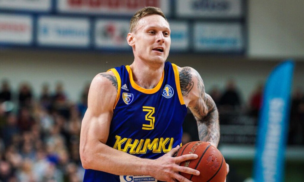 Ο Τίμα υπέστη κάταγμα στο δάχτυλο του δεξιού ποδιού του και τέθηκε νοκ άουτ.