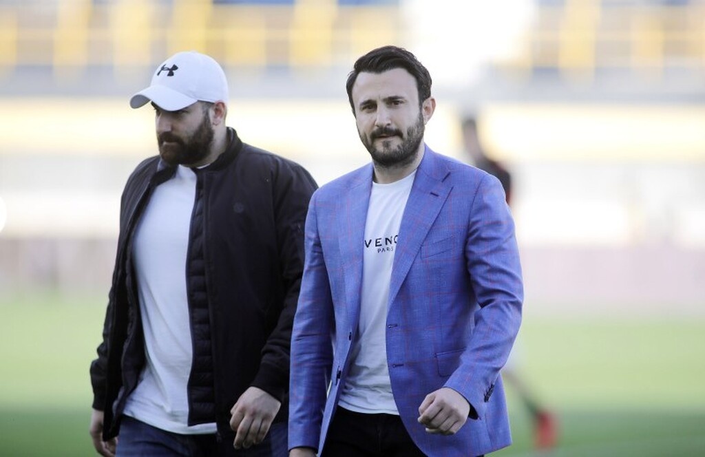 Αυτό δεν σημαίνει όμως πως ο Άρης έχει παρατήσει την υπόθεση, με τον Θεόδωρο Καρυπίδη να τη χειρίζεται προσωπικά.