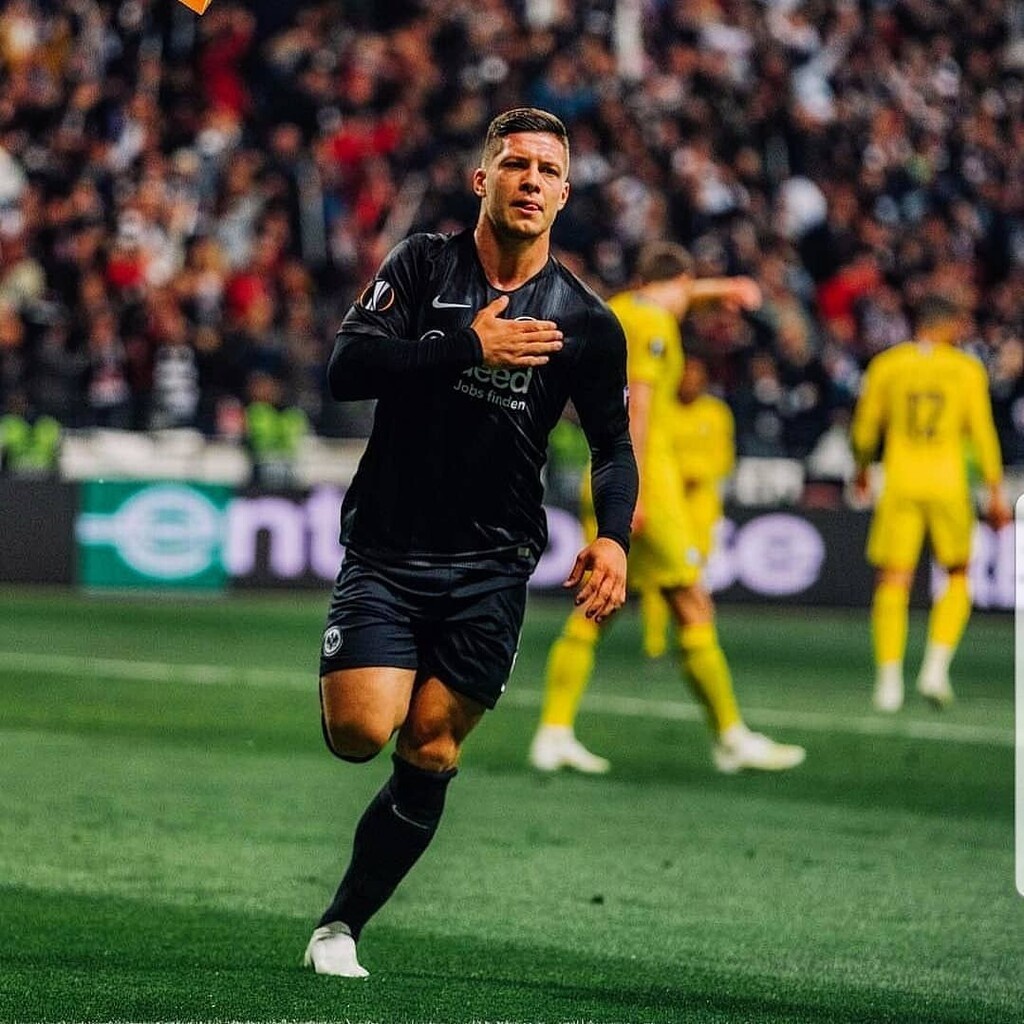 Πρόκειται για τον Λούκα Γιόβιτς, που έκανε... μαγικά με την Άιντραχτ Φρανκφούρτης πέρσι και εκτίναξε τις μετοχές του...