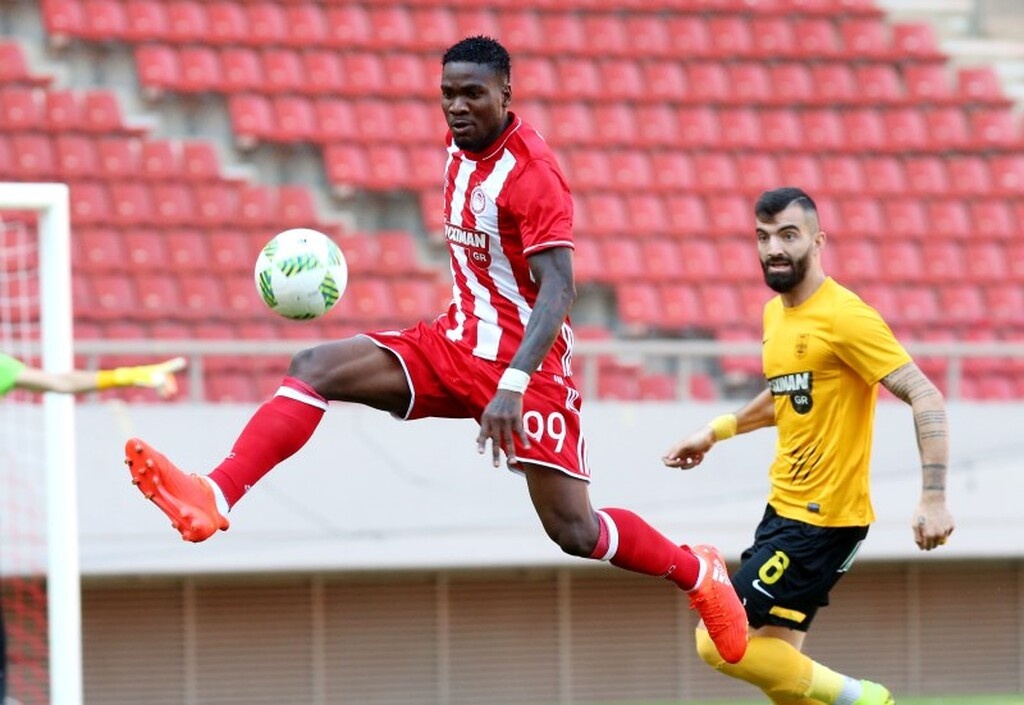 Βέβαια, οι Θεσσαλονικείς εξετάζουν ακόμα δυο περιπτώσεις ποδοσφαιριστών για την επιθετική τους γραμμή, με τη μία να αποτελεί εξαιρετική, έχοντας μάλιστα και εντυπωσιακό βιογραφικό.