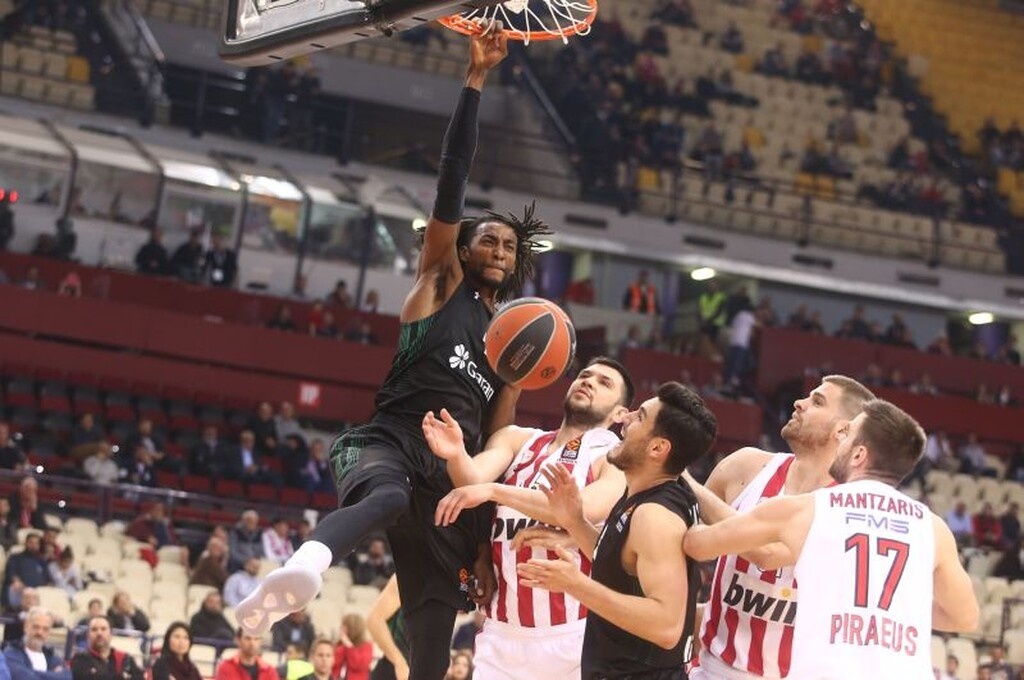 Πολύ κοντά στους Πειραιώτες, είναι ο Τζέρεμι Έβανς από την Νταρουσάφακα. Ο 32χρονος Αμερικανός, που στο παρελθόν έχει παίξει και στο ΝΒΑ, πέρσι είχε 9.7 πόντους, 5.9 ριμπάουντ και 1.