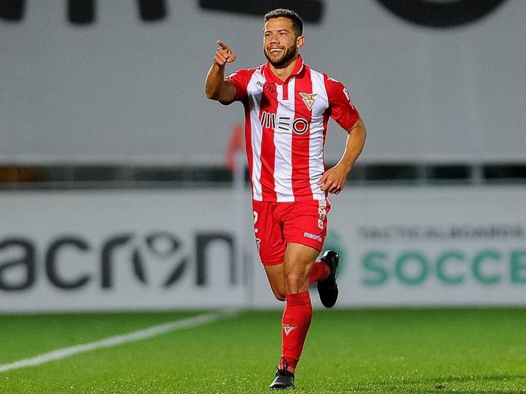 Ο λόγος για τον Ροντρίγκο Σοάρες, τον 26χρονο Βραζιλιάνο μπακ που αποτέλεσε την περασμένη σεζόν έναν από τους καλύτερους (αν όχι τον καλύτερο) στη θέση του στην Πορτογαλία.