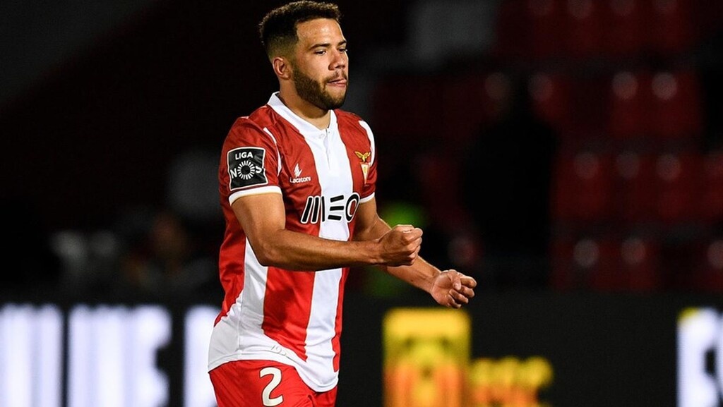 Ο Σοάρες διακρίνεται για τις επιθετικές του αρετές, ενώ φαίνεται πως βρισκόταν ψηλά στα «θέλω» του Μιγκέλ Καρντόσο για την ΑΕΚ της ερχόμενης σεζόν.