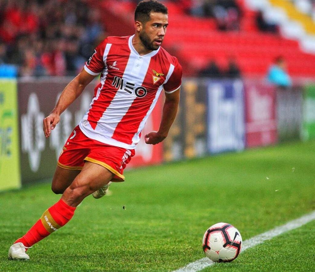 Από το 2017 αγωνίζεται στην Άβες και έχει πραγματοποιήσει 74 συμμετοχές, έχοντας επίσης 5 τέρματα και 11 ασίστ.