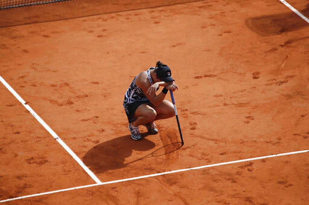 Ρολάν Γκαρός: Τροπαιούχος με... περίπατο η Μπάρτι