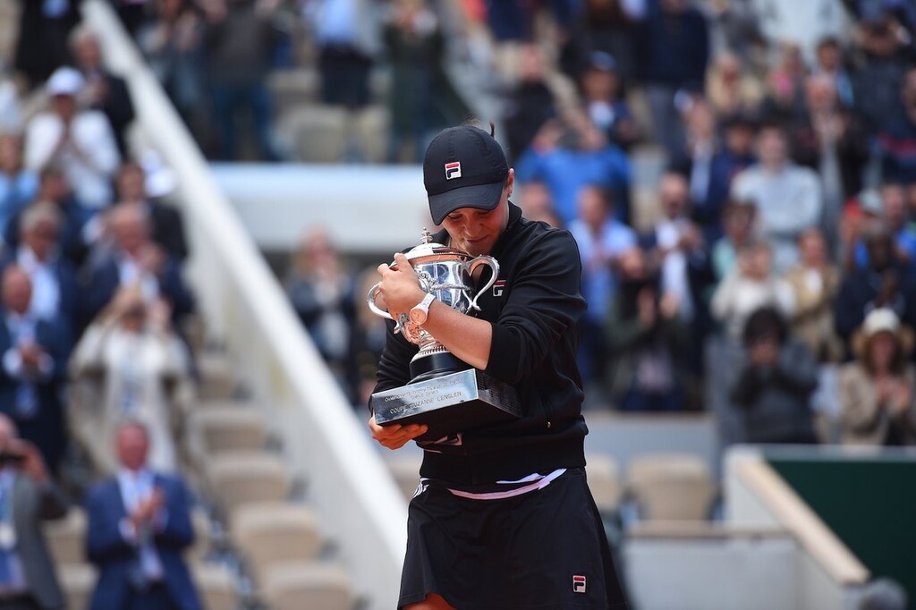 Ρολάν Γκαρός: Τροπαιούχος με... περίπατο η Μπάρτι